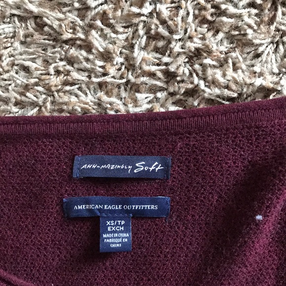 American eagle maroon, soft sweater. - Picture 3 of 3